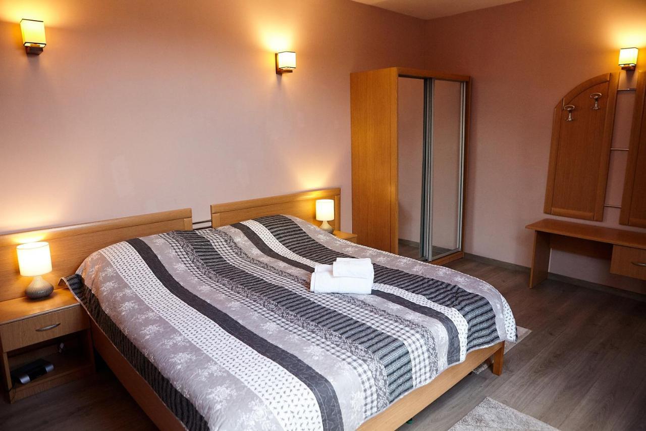 בראשוב Apartament Rozelor מראה חיצוני תמונה