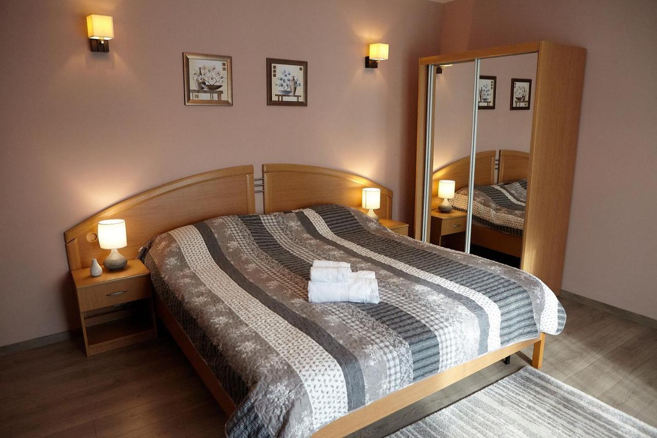 בראשוב Apartament Rozelor מראה חיצוני תמונה